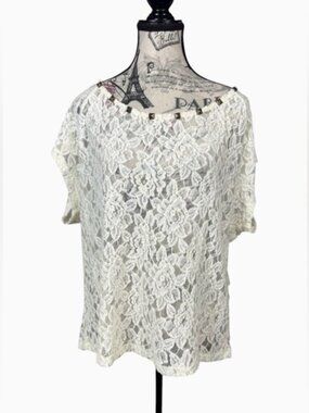 Torrid Ivory Floral Lace Blouse Button down Back Metal Neckline size 0 US Size L